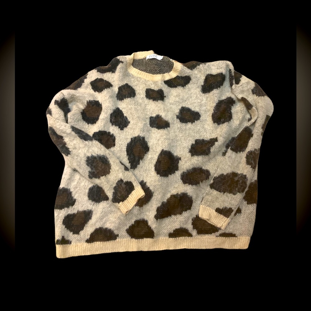 IVIVI Leopard Print Sweater- Super soft and sexy! Sz M